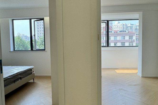 Big 3Br-2bathr 130Sqm + great sunshine /Next to L2&11 Jiangsu Rd/Good Compound