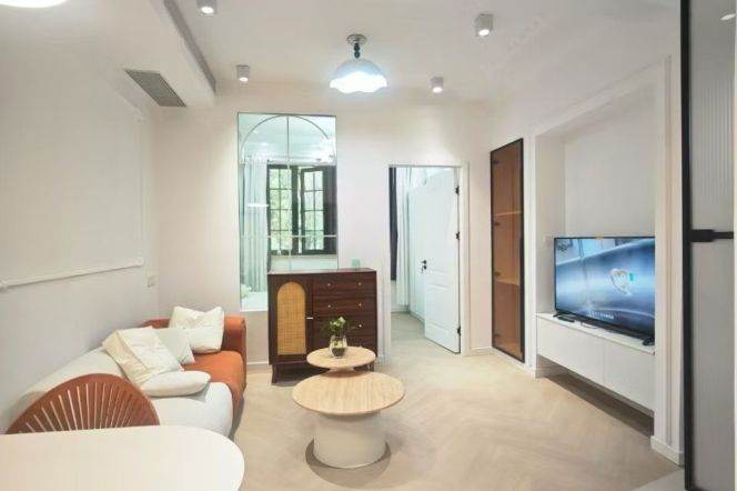Spacious 1Br/1Lr/1Bt apt nr South shanxi rd,M1/10/12/13