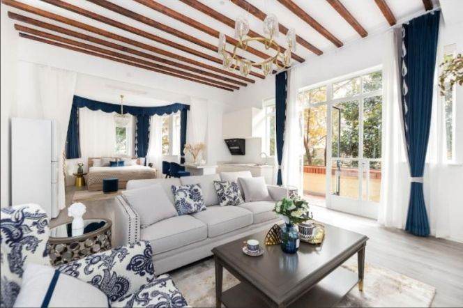 Well-lit 2BR Lanehouse w/Balcony nr Shanghai Library