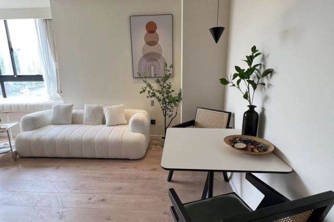 Short term Big French Window bright modern stylish 1 br golden location M7/2/14 Jing'an Temple 