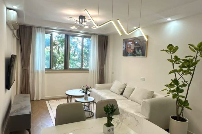 Spacious 1br 2lr/elevator/double south/floor heating/2 mins walk to Jiaotong uni@L10/11