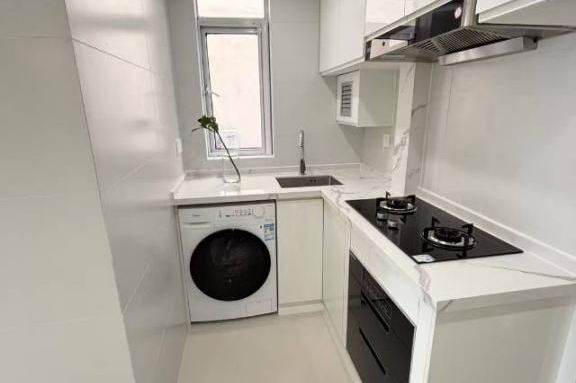 Nice one bedroom Apt+central AC near Line2/4 Zhongshan Park