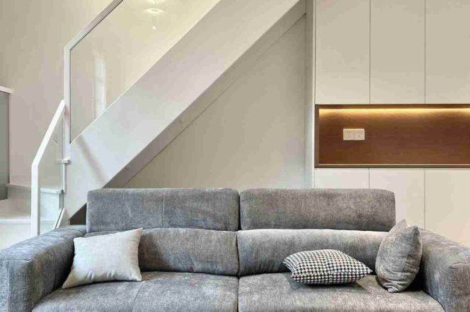 Spacious&New&Bright Duplex 1Bdr 1Bath Apt+West Nan Jing Rd CBD+3F Walk Up+Large Closet