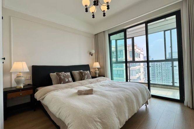 Suzhou Creek Riverview 4-Bedroom Apartment