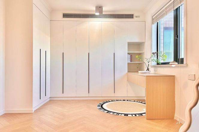 West Yan'an rd/modern 2br 2lr/big living room/bright room/high floor,@L3/4