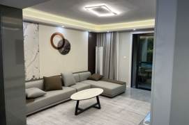 3 Brs, 2 Baths with Balcony/Gym/Swimming pool , 130 sqm @ Lancun metro L4&6