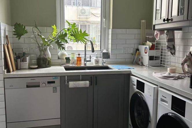 Jiangsu Rd Station Elevator 1Br with Open Balcony Line2/11