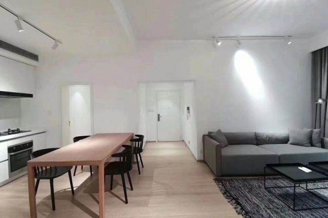Huaihai Middle Road Historic Wutong Area Modern Bright 3BR 2BA Apartment