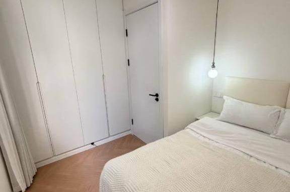 Nice one bedroom Apt+central AC near Line2/4 Zhongshan Park
