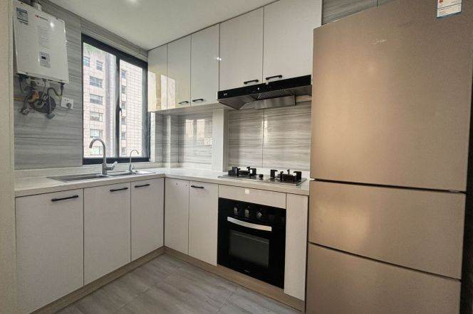 12.5k Clean 3Br 2Bathr with floor heating Nr loushanguan Rd.line2/15 can short term