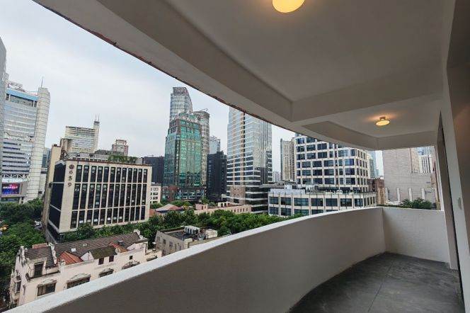 Modern decoration 3brs with floor heating and balcony beside west nan jing road