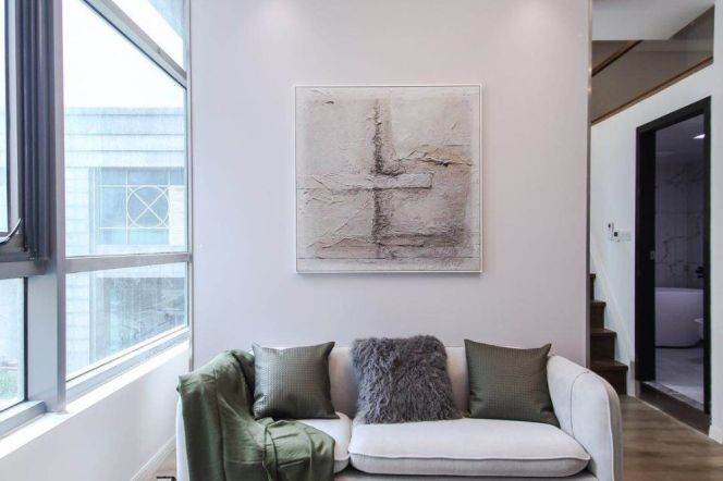 High ceiling bright 1br Nr Zhaojiabang Rd M7/9