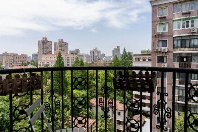 Decent 3br/2bt Flat in Regal Garden