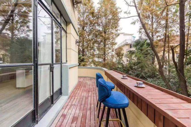 Well-lit 2BR Lanehouse w/Balcony nr Shanghai Library