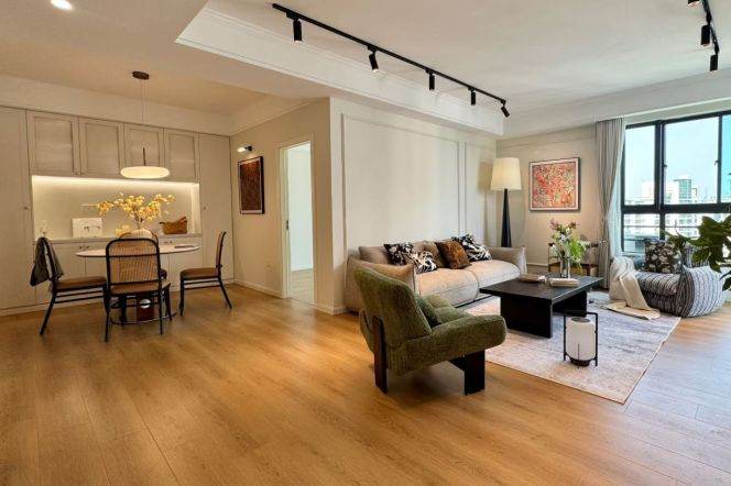 Suzhou Creek Riverview 4-Bedroom Apartment
