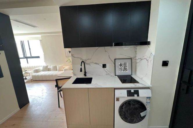 Short term Big French Window bright modern stylish 1 br golden location M7/2/14 Jing'an Temple 