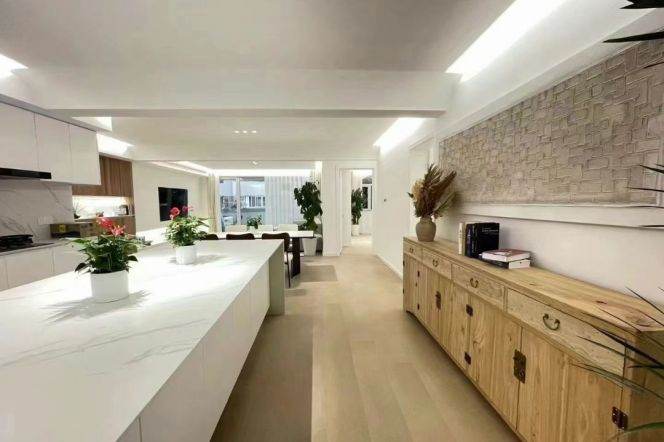  Wutong District Modern 4BR Apartment with Large Outdoor Balcony