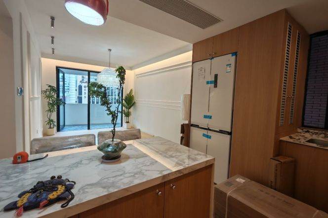 Modern decoration 3brs with floor heating and balcony beside west nan jing road
