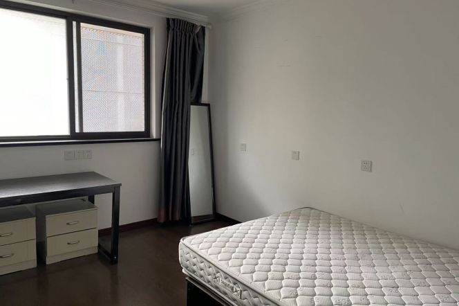 Cozy bright 4rooms available Jiaotong university /hong qiao lu DHU