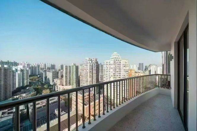 Jiangning/Changshou Rd wall heating large 4brs apt wt balcony;L13