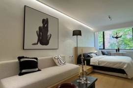 Well Renovated 1BR Steps away from Normandie Apartments