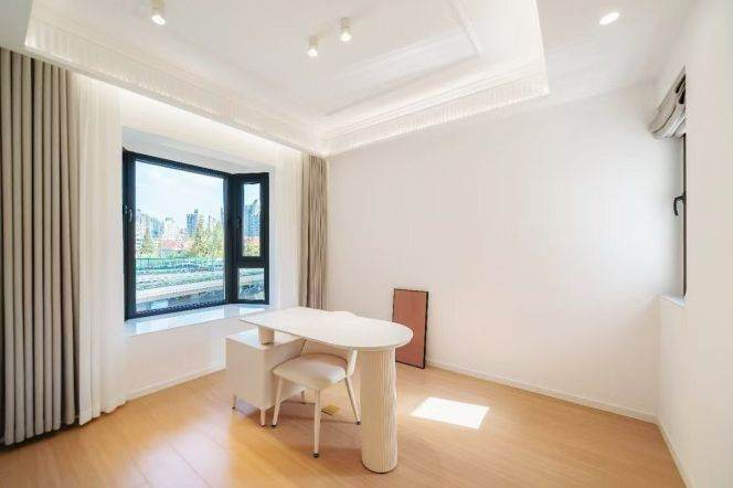 Fahuazhen/ W. Yan’an rd floor heat 3brs/2lv/2ba apt;L3/4