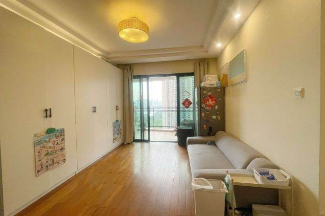 modern 2brs big open balcony nice river view beside Huang pu river,IFC ,line 2,9,14 only 21K