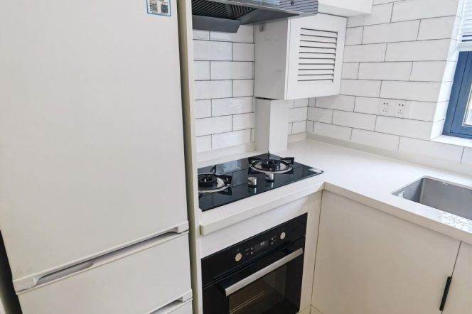 Bright 1 br with open balcony in Old XuHui . 5 mins walking to L 9/12 JiaShan Rd St.