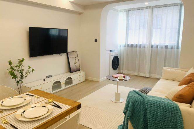 Lovely one bedroom elevator Apt+Floor heating+oven @ Changshu Rd