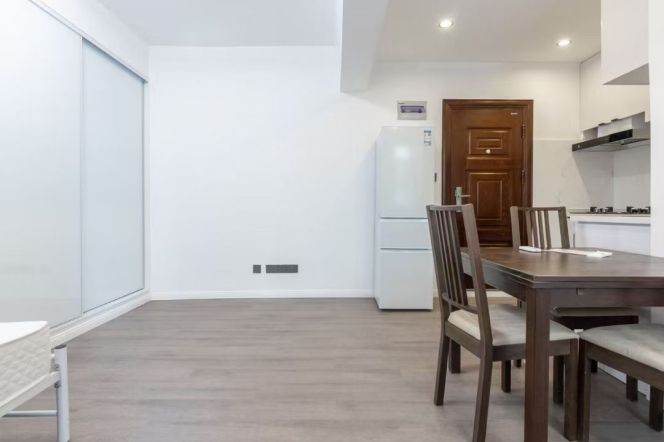 Cozy 1Br @ L10 SH library @ Hunan rd/Wukang rd