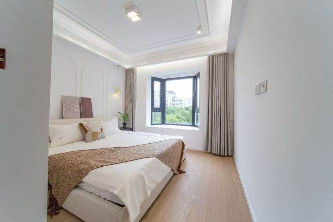 Fahuazhen/ W. Yan’an rd floor heat 3brs/2lv/2ba apt;L3/4