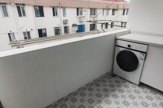 Bright 1 br with open balcony in Old XuHui . 5 mins walking to L 9/12 JiaShan Rd St.