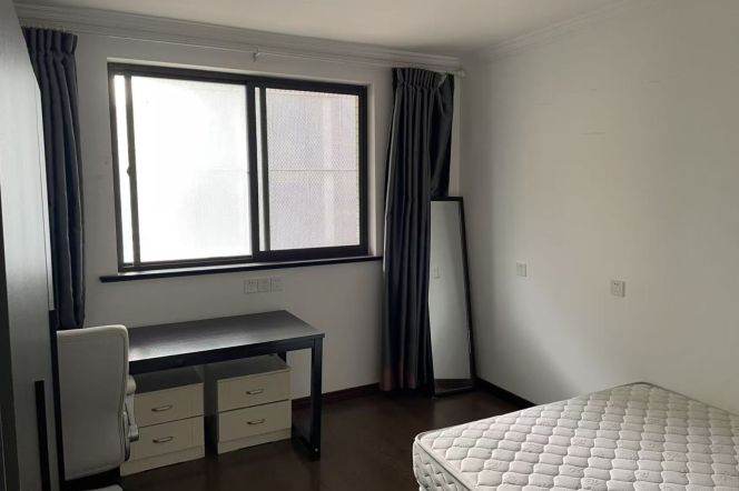 Cozy bright 4rooms available Jiaotong university /hong qiao lu DHU
