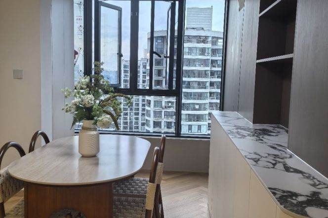 18k Nice 3Br 2Bathr with floor heating close to The Suzhou River Nr Zhenping Rd.line3/4/7