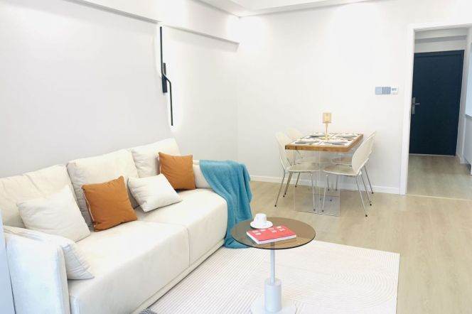 Lovely one bedroom elevator Apt+Floor heating+oven @ Changshu Rd