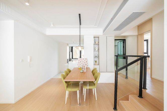 3 Brs, 2 Baths, Floor heating/Central ac/Dish washer, 150 sqm @ West Yan’an metro L3&4