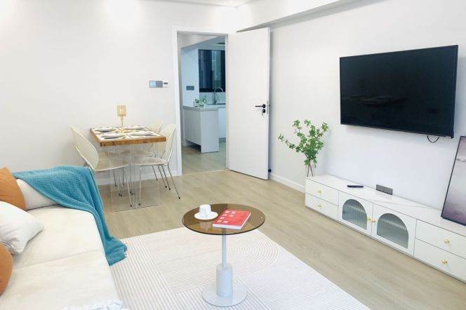 Lovely one bedroom elevator Apt+Floor heating+oven @ Changshu Rd