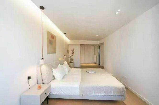 Jiangning/Changshou Rd wall heating large 4brs apt wt balcony;L13