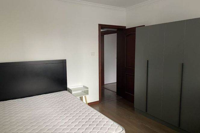 Cozy bright 4rooms available Jiaotong university /hong qiao lu DHU