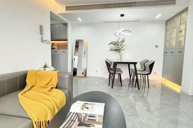 changping rd elevator 2BR/Big living room@L7/14