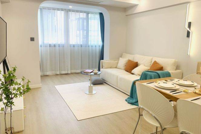 Lovely one bedroom elevator Apt+Floor heating+oven @ Changshu Rd