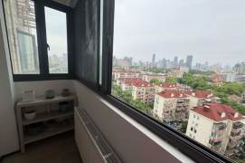 Wu Kang Building is a popular destination, featuring a large 3-bedroom unit with wall heating.