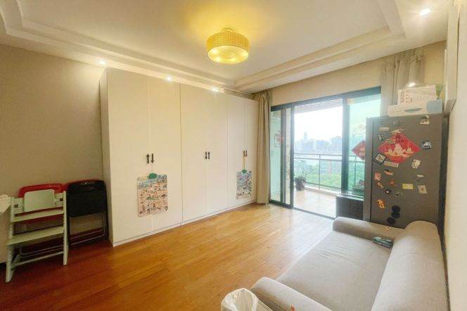 modern 2brs big open balcony nice river view beside Huang pu river,IFC ,line 2,9,14 only 21K