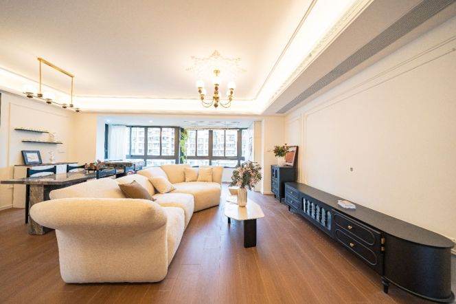 4 Brs, 2 Baths, Floor heating/Central ac/Oven/Dish washer, 180 sqm @ Madang metro L9&13