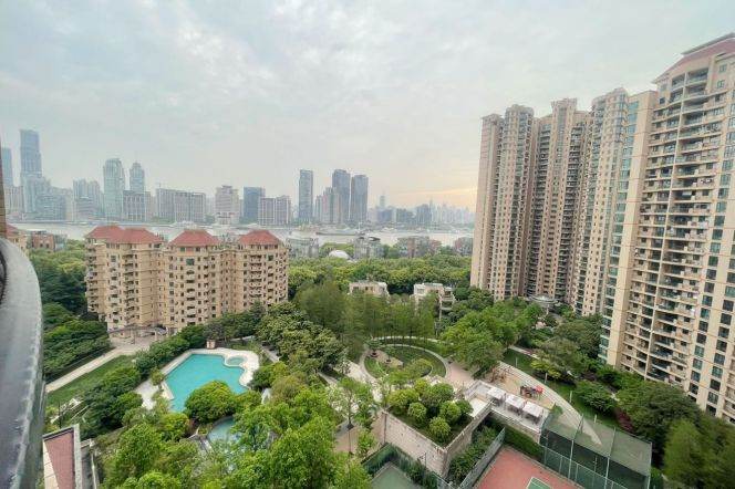 modern 2brs big open balcony nice river view beside Huang pu river,IFC ,line 2,9,14 only 21K
