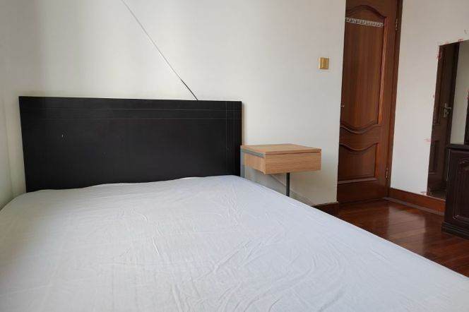 Cozy bright room west yan an lu 3/4 Zhongshan park 2/3/4 ECNU