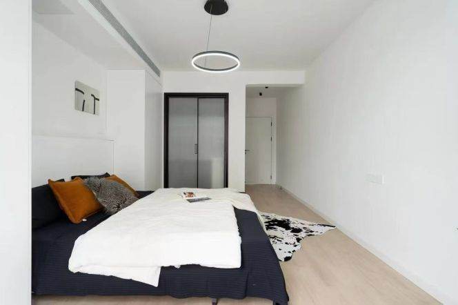 modern duplex 3 brs on Xin hua road near line 3,4 and close to Zhong shan park Hongqiao