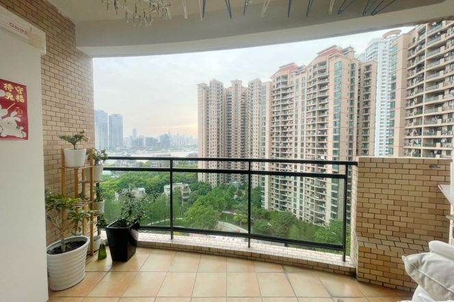 modern 2brs big open balcony nice river view beside Huang pu river,IFC ,line 2,9,14 only 21K