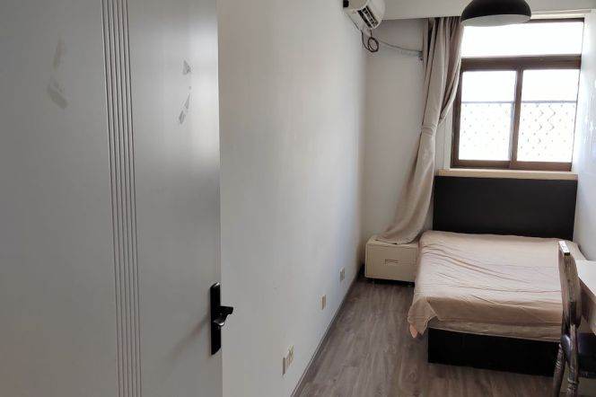 Cozy room zhong shan park 2/3/4jiang su lu 2/11 