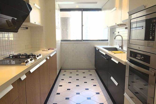 modern 4brs floor heating nice balcony in best compound Jing an temple 34K